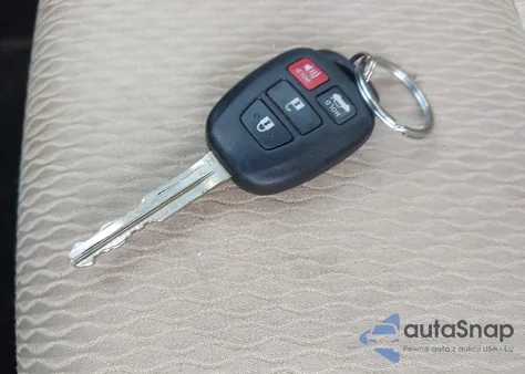 2018 Toyota Corolla Le из США, поврежденный, VIN 5YFBURHE1JP845013